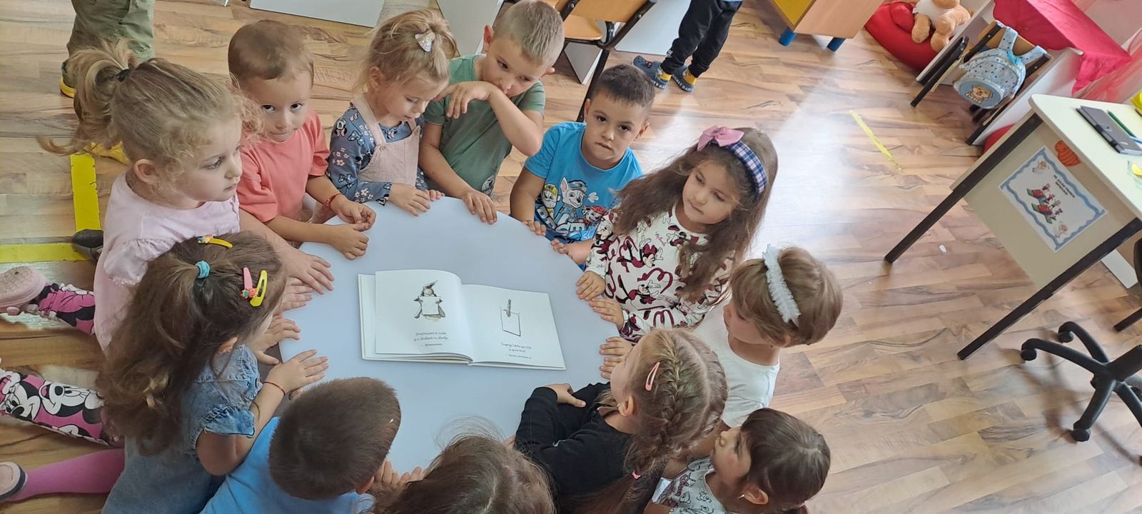 Activitate de lectură la grădiniță